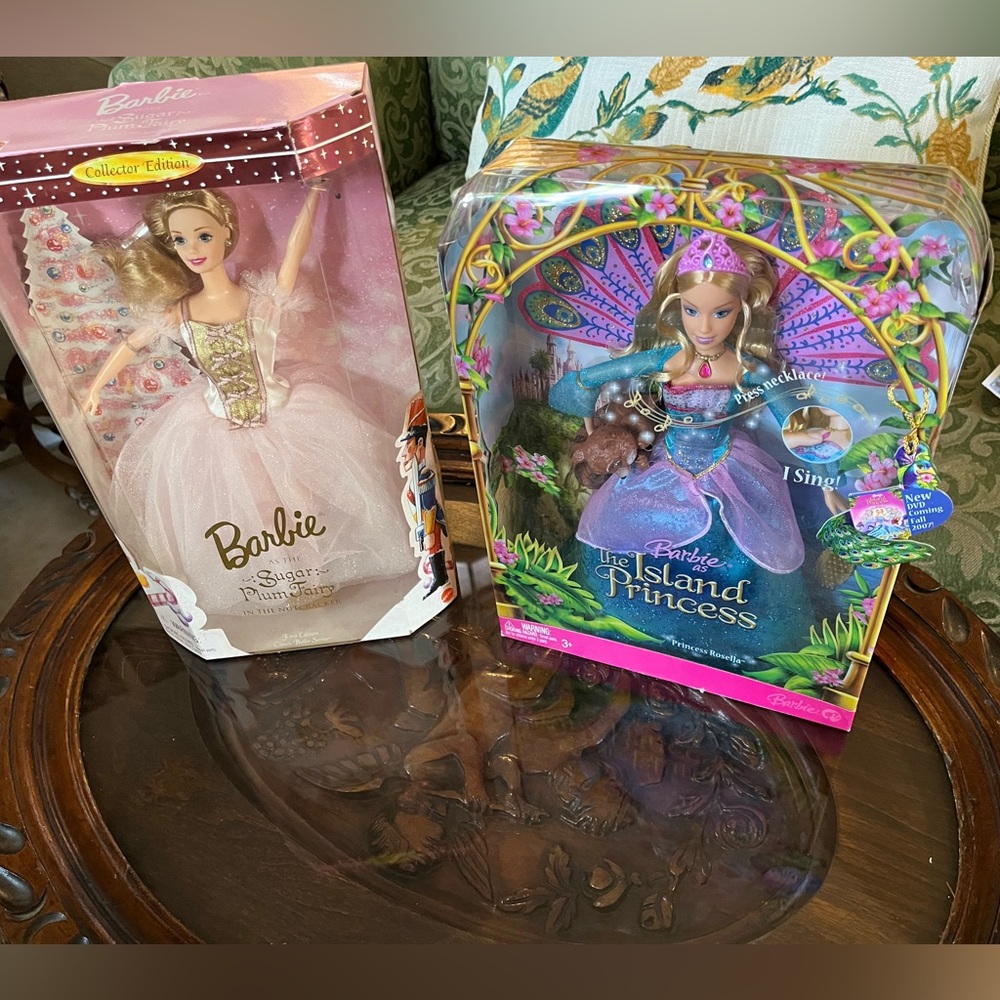 New w/o Tags Vintage set of 2 Barbie’s. Will consider selling separately.